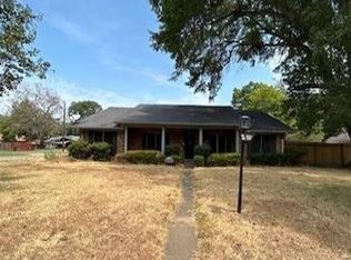 1400 Plantation Dr, Crockett, TX 75835