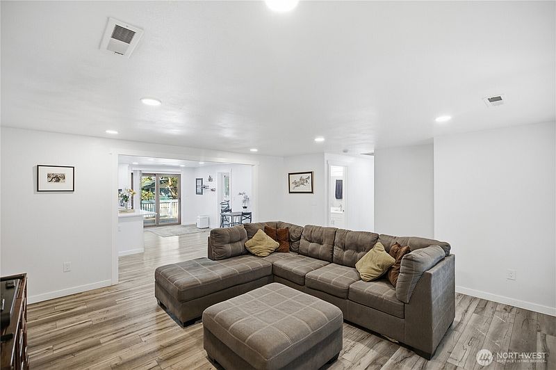 4th image of 1305 S 118th Street