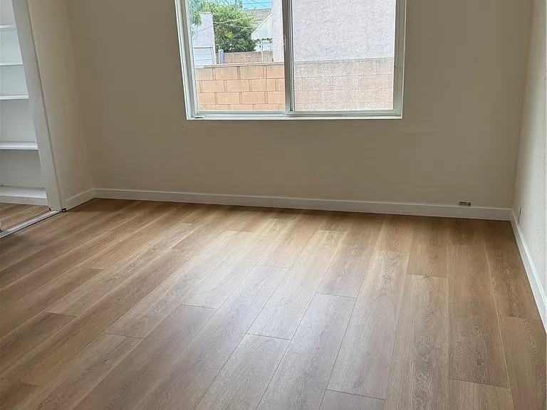 1133 S Van Ness Ave — Photo 19