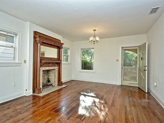 3rd image of 3006 Kerbey Ln