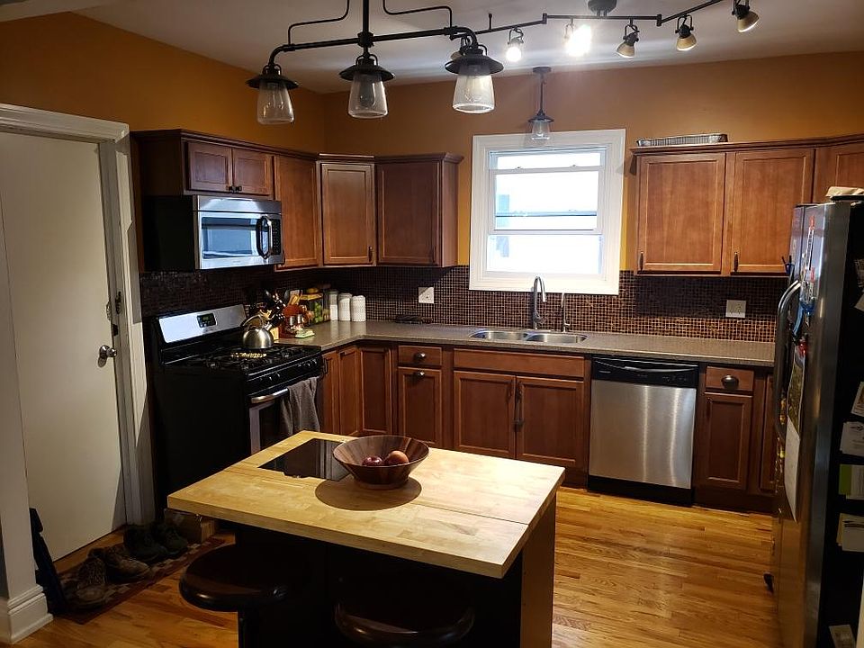 1st image of 819 Forest Ave #1