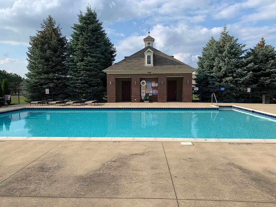1st image of 1346 Hillcrest Dr #88