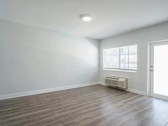 2nd image of 8401 Byron Ave Unit 3-8401-3