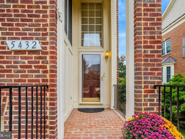 5432 Edsall Ridge Pl, Alexandria, VA 22312