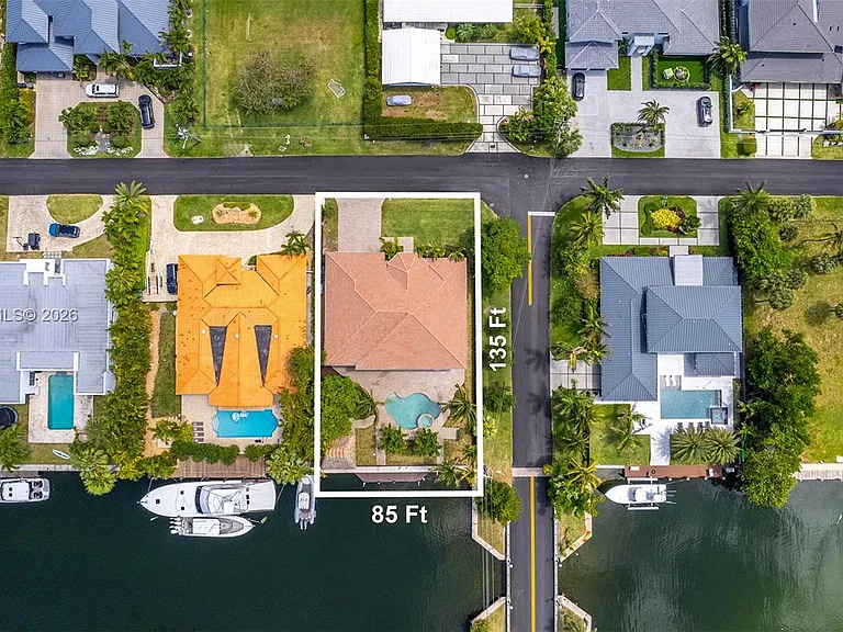 552 Palm Dr — Photo 6