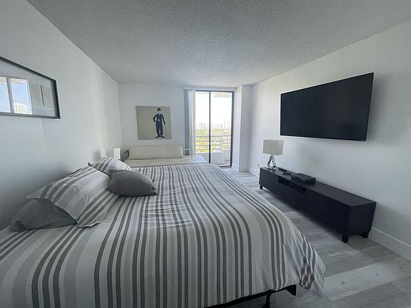 4th image of 3300 NE 192nd St APT 1912