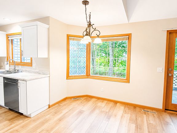 4th image of 2607 Tuxedo Ln NW