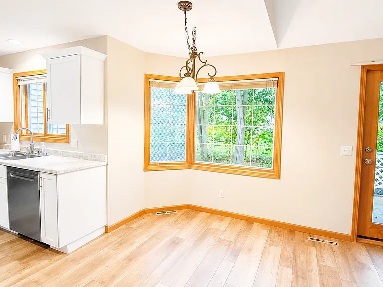 2607 Tuxedo Ln NW — Photo 4