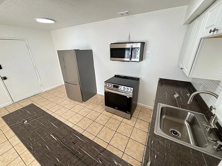 239 W Philadelphia Ave #6 — Photo 2