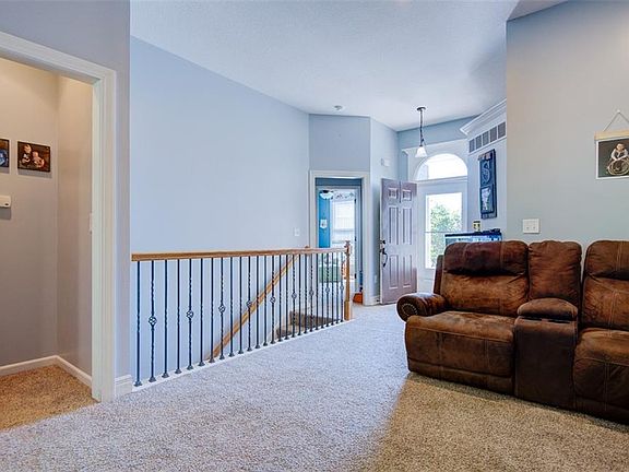 2nd image of 811 Redbud Dr