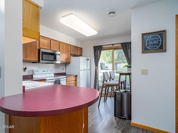 4th image of 2573 S 40th St