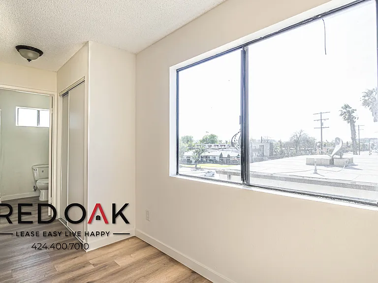 11823 Victory Blvd #214 — Photo 29