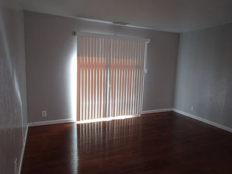 1642 Dover Ave — Photo 6