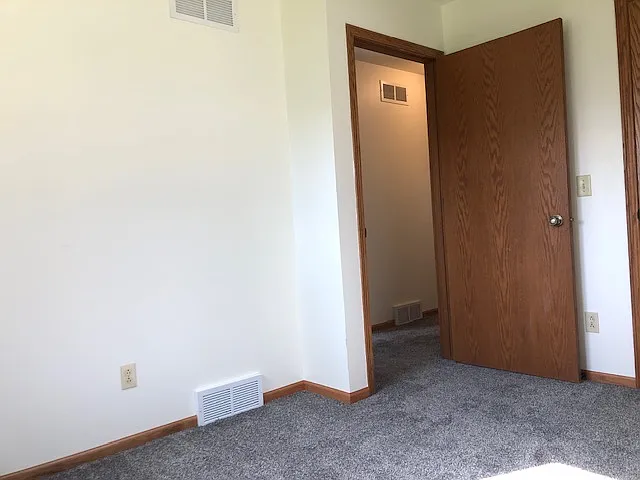 417 Theresa St — Photo 11