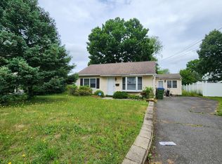 27 Rosewood Rd, Edison, NJ 08817