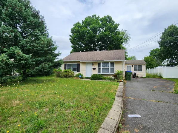 27 Rosewood Rd, Edison, NJ 08817