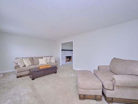 5th image of 207 Branchfield Dr