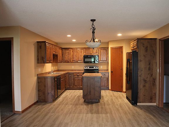 4th image of 811 Stonehaven Path