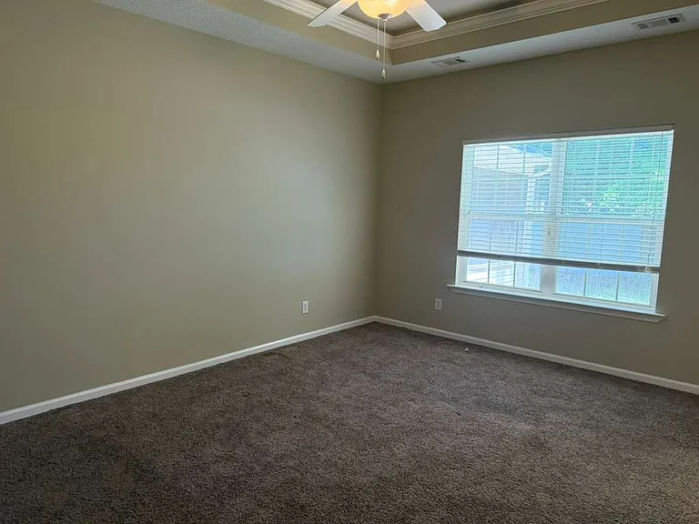 900 Rachel Ln — Photo 12