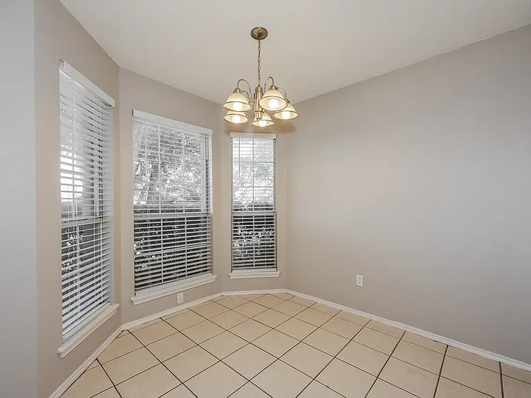 1040 Glencrest Dr — Photo 6