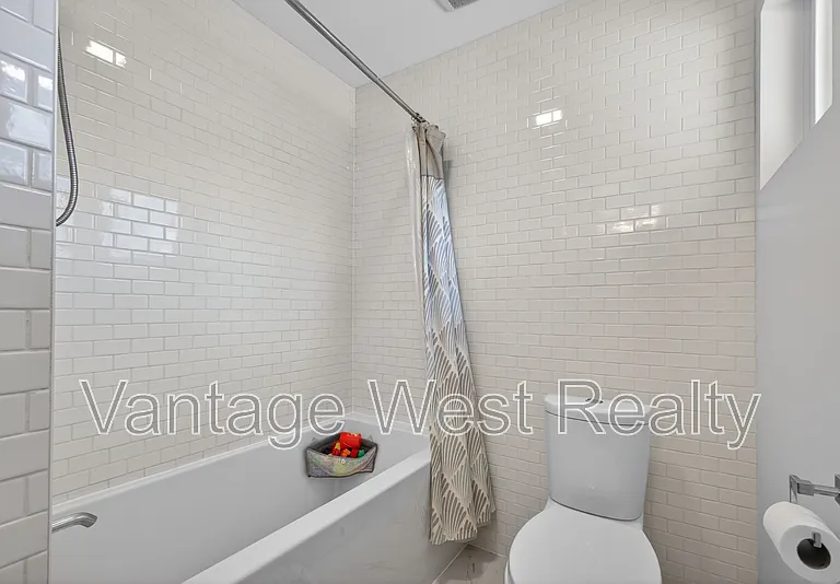 3859 Carrall Rd #1 — Photo 21