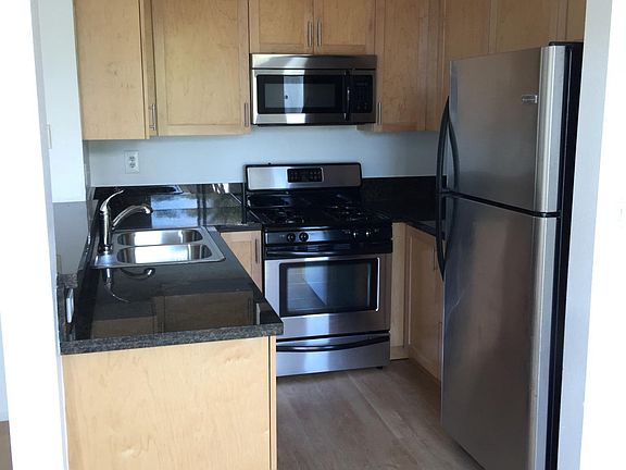 5th image of 844 Palm Ave #206