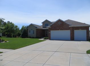 8243 Eastwood Dr, Lincoln, NE 68506