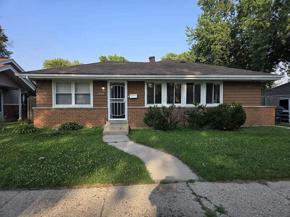 15135 Woodlawn Ave
