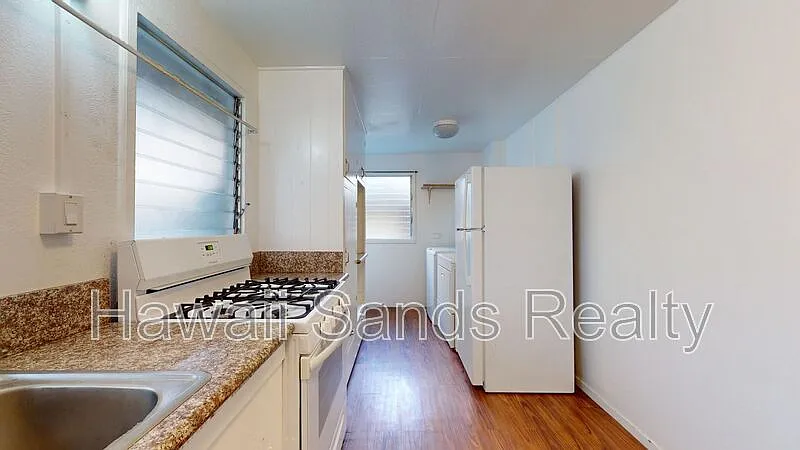 3 bed, 2.0 bath, 987 sqft, $3,000 — Photo 3