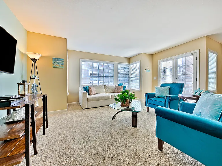 722 Isthmus Ct — Photo 4