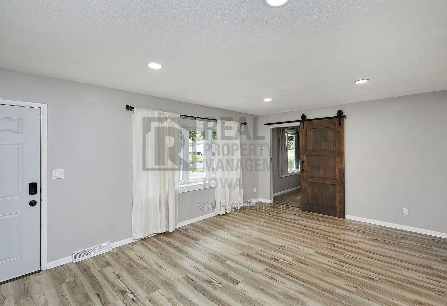 4 bed, 2.0 bath, 1421 sqft, $2,495 — Photo 4