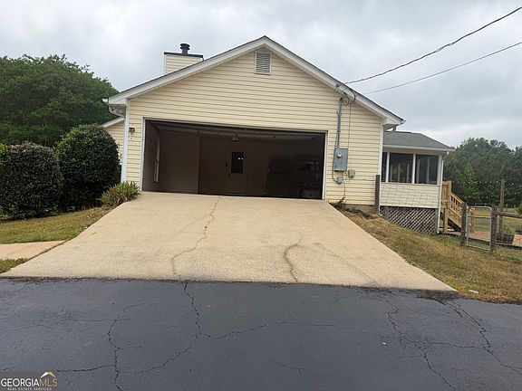 3rd image of 1410 Greensboro Rd