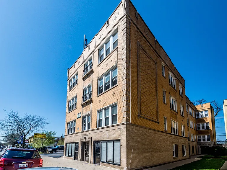 2610 N Laramie — Photo 11