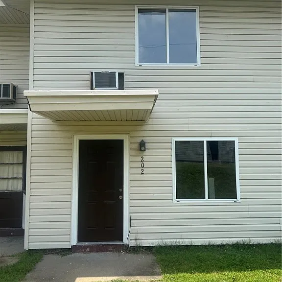 202 Monticello Dr — Photo 1
