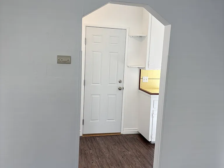 620 Temple Ave #B — Photo 6