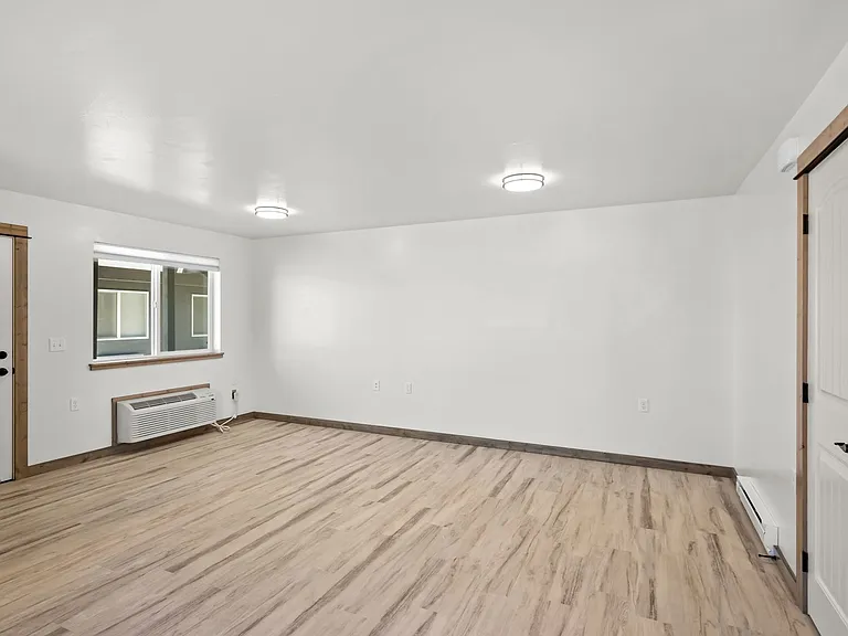 Pineview Apartments — Photo 7