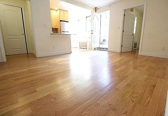 3rd image of 462 W 51st St APT 1R
