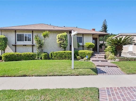 2nd image of 2211 Farolito Ave