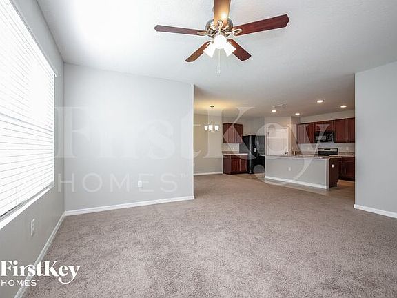3rd image of 916 Waterville Dr