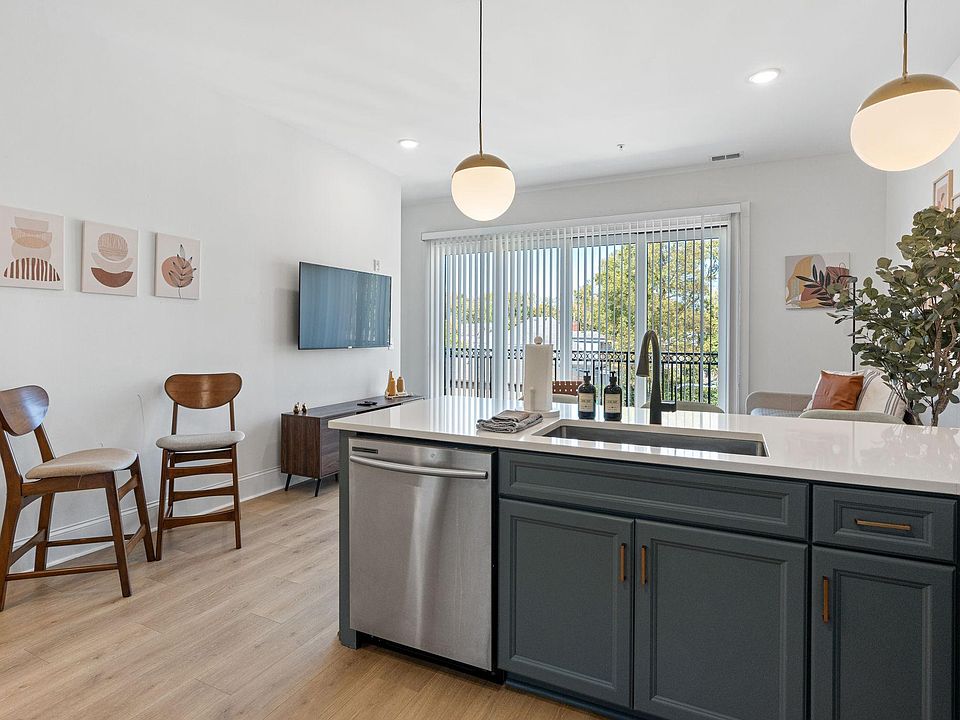 1st image of 404 Douglas Ave #301
