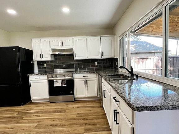 3rd image of 1314 Applegate Dr