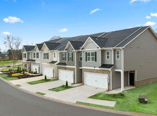 1317 Aura Ln, Lawrenceville, GA 30045