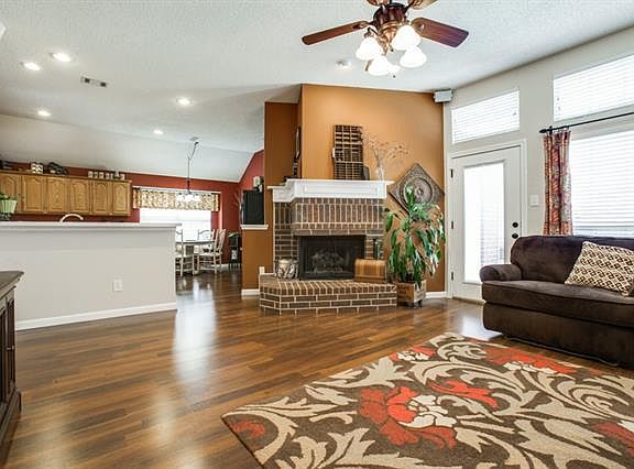 3rd image of 2914 Brittany Ln