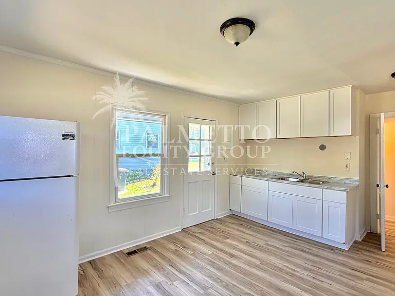 1512 Andover Ave — Photo 5