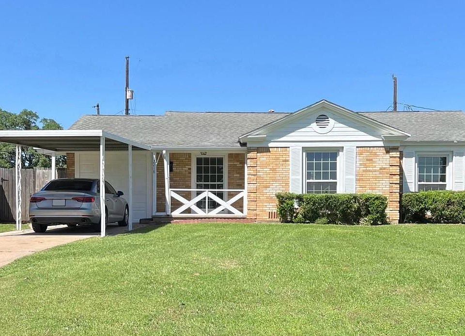 1st image of 2218 2nd St