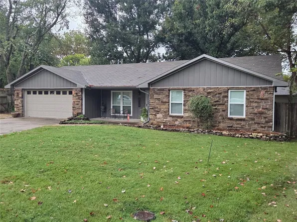3108 E Pawnee Ct, Fayetteville, AR 72701