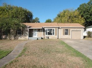 605 Lipscomb Blvd, Bonham, TX 75418