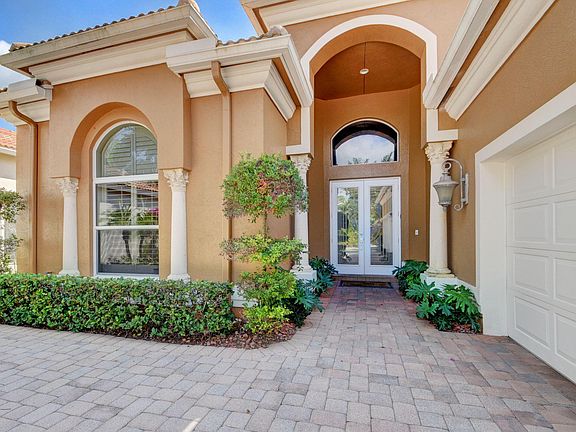 4th image of 10838 Greenbriar Villa Dr