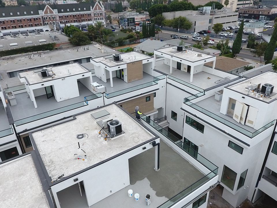 1st image of 739.5 N Gramercy Pl