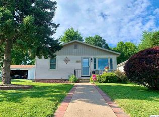 2828 Lind St, Quincy, IL 62301